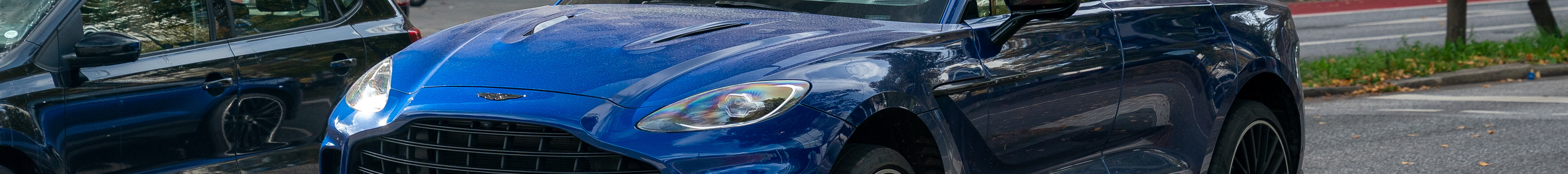 Aston Martin DBX707