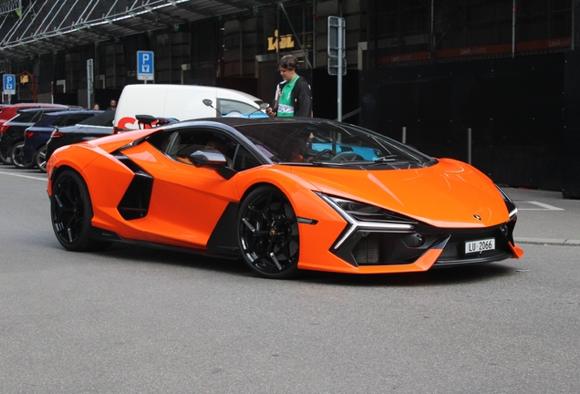 Lamborghini Revuelto