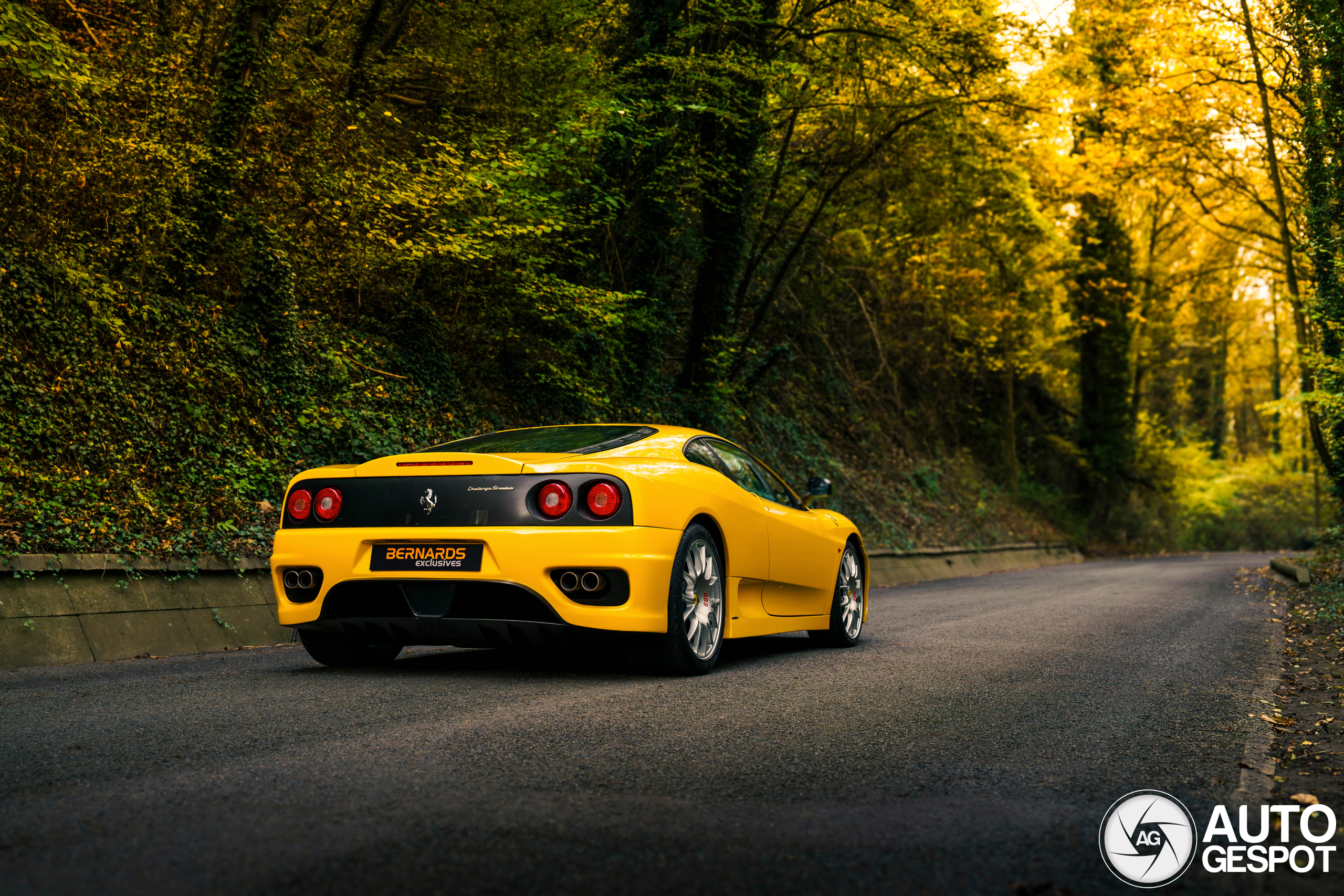 Herfstshoot met een prachtige Ferrari Challenge Stradale