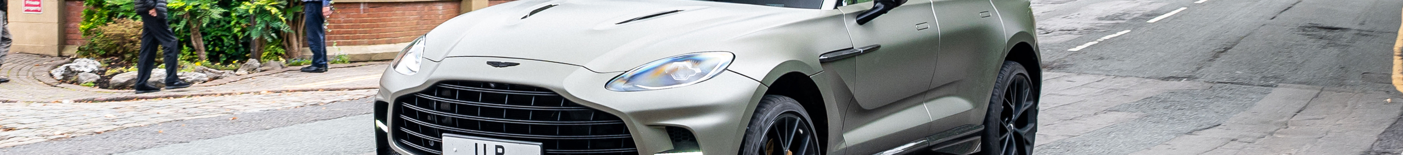Aston Martin DBX707