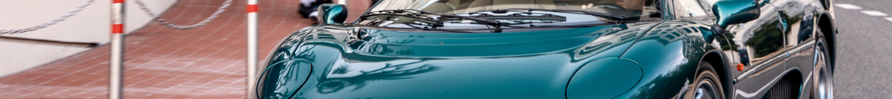 Jaguar XJ220