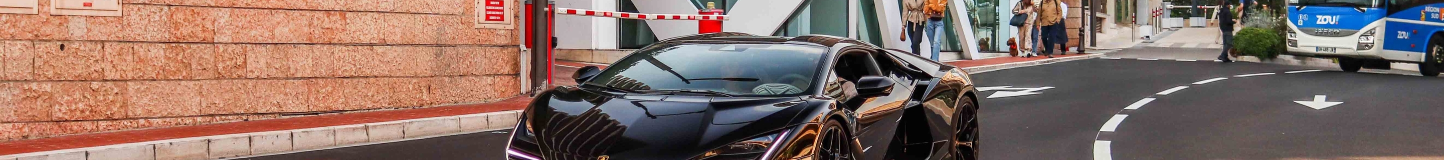 Lamborghini Revuelto