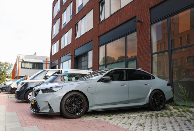 BMW M5 G90