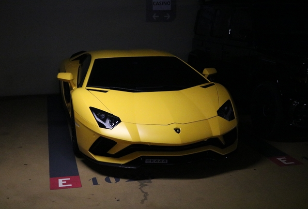 Lamborghini Aventador S LP740-4