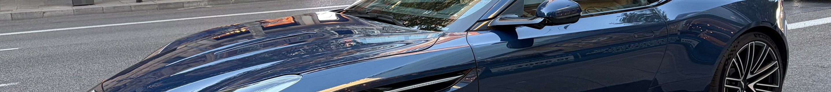 Aston Martin DB12