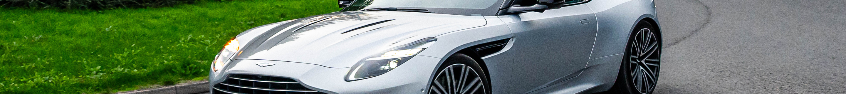 Aston Martin DB12