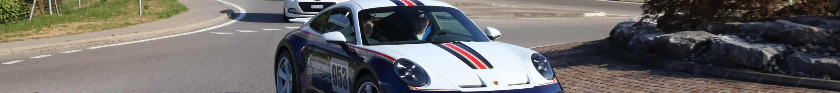 Porsche 992 Dakar