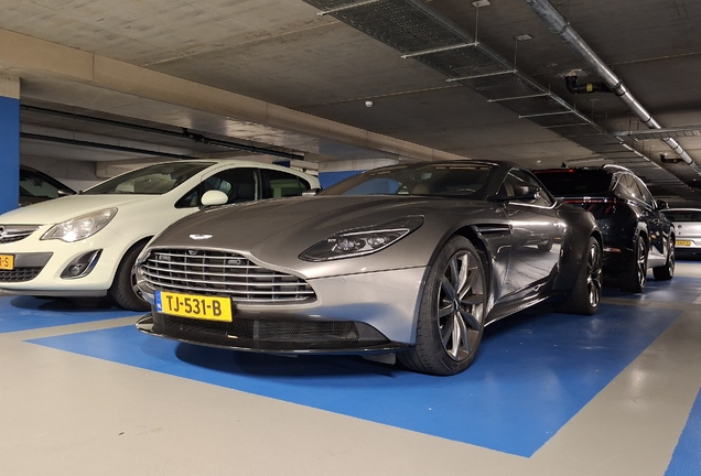 Aston Martin DB11 V8 Volante