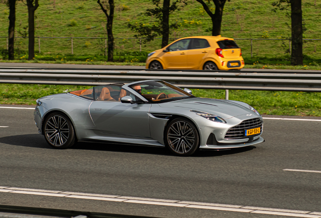 Aston Martin DB12 Volante