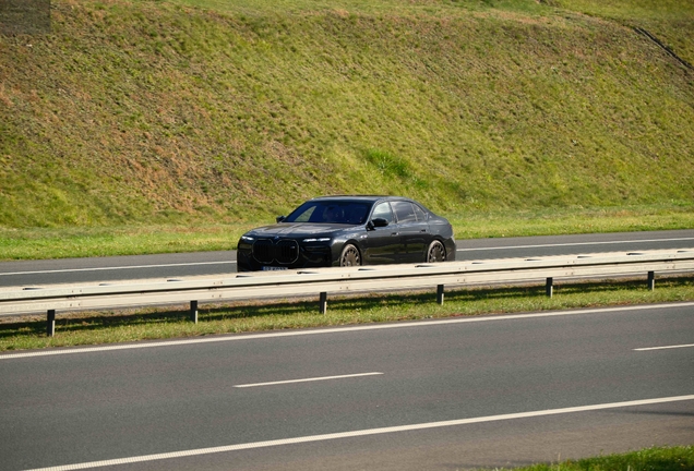BMW M760e xDrive