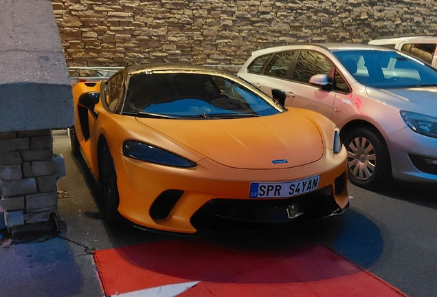 McLaren GT