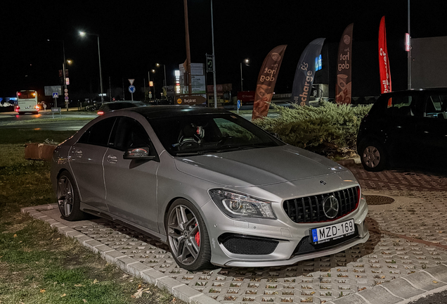 Mercedes-Benz CLA 45 AMG C117