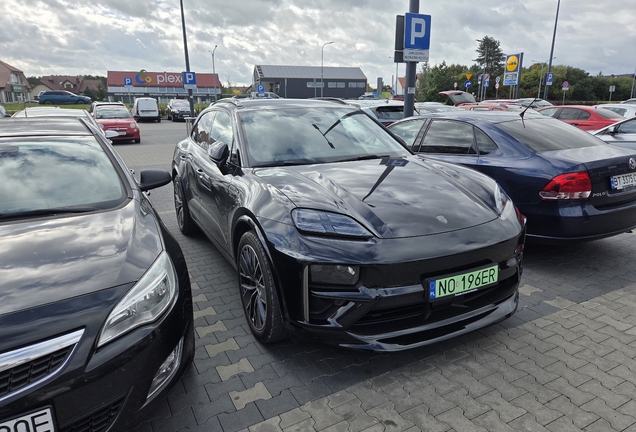 Porsche Macan EV Turbo