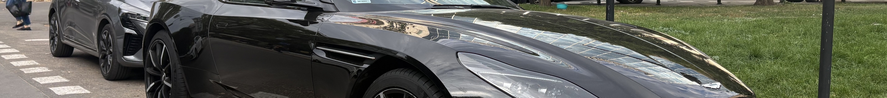 Aston Martin DB11