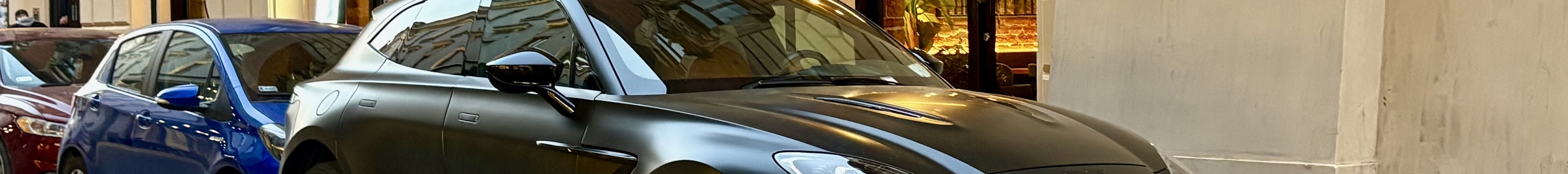 Aston Martin DBX