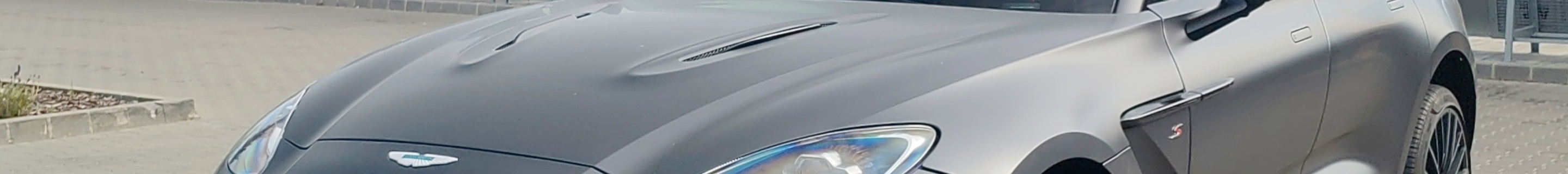 Aston Martin DBX S