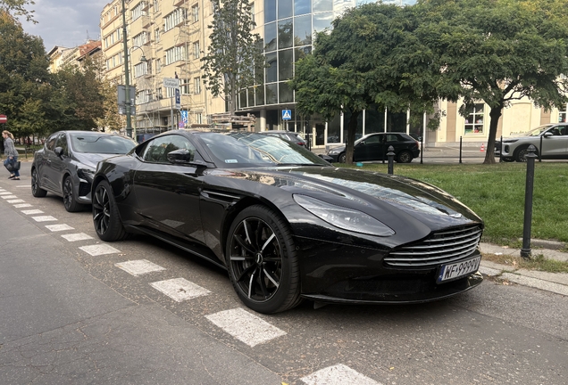 Aston Martin DB11