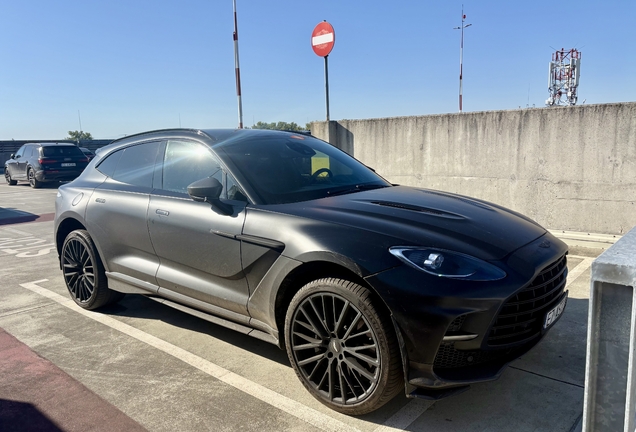 Aston Martin DBX