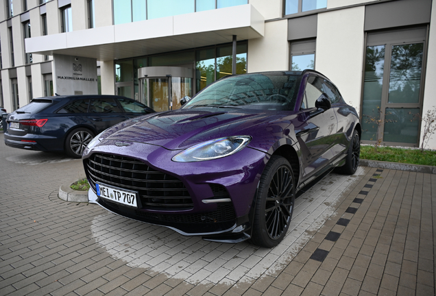 Aston Martin DBX707