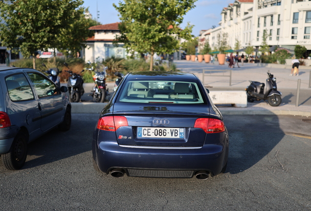 Audi RS4 Sedan