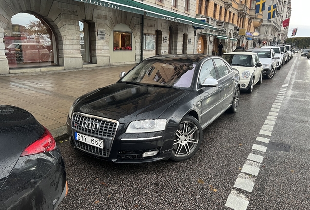 Audi S8 D3