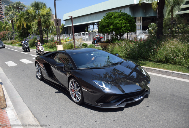 Lamborghini Aventador S LP740-4