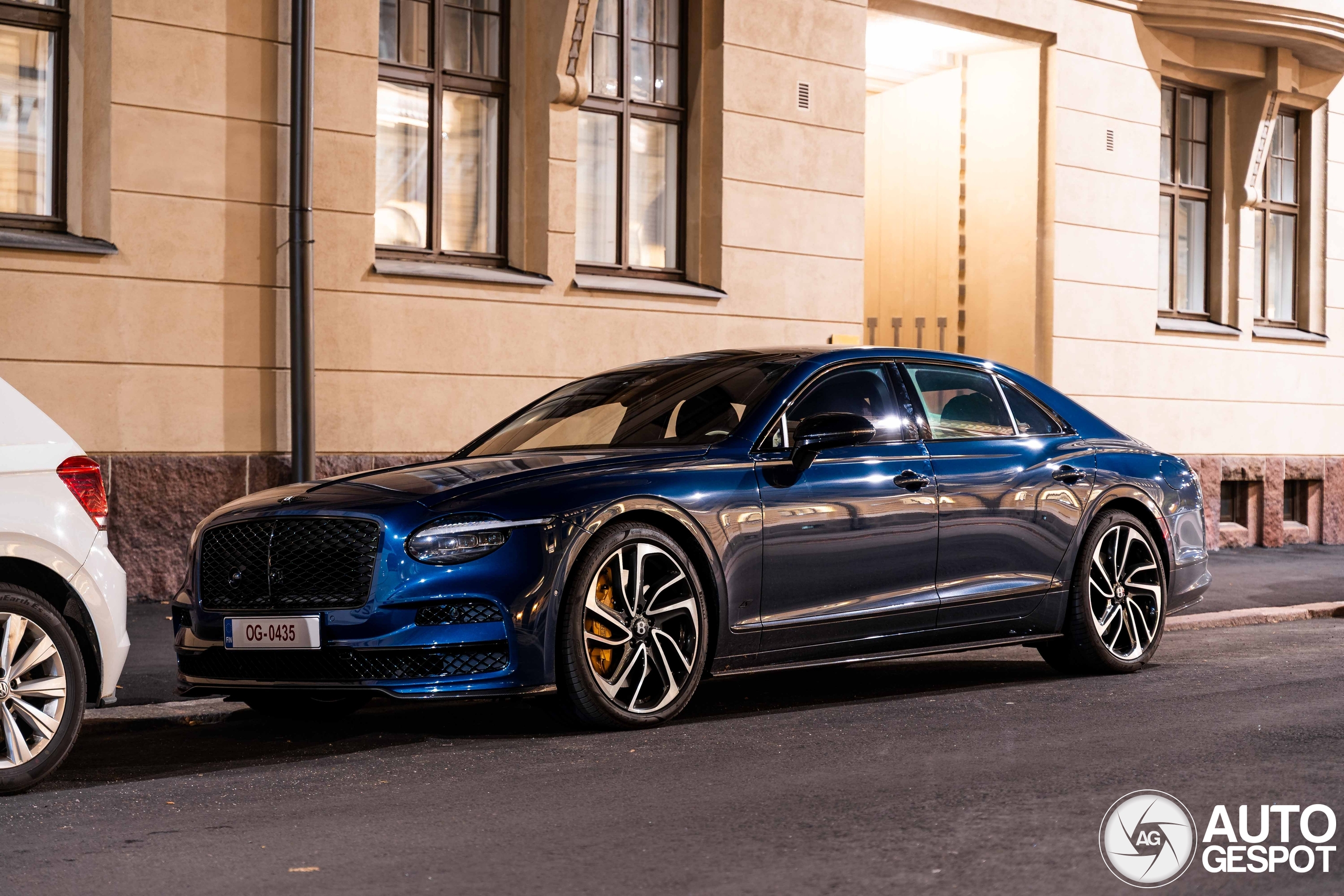 Opgefriste Bentley Flying Spur druppelt binnen