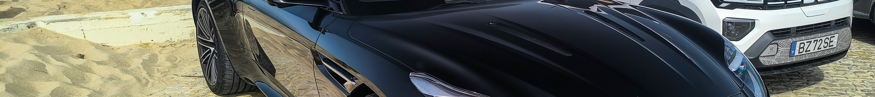 Aston Martin DB12