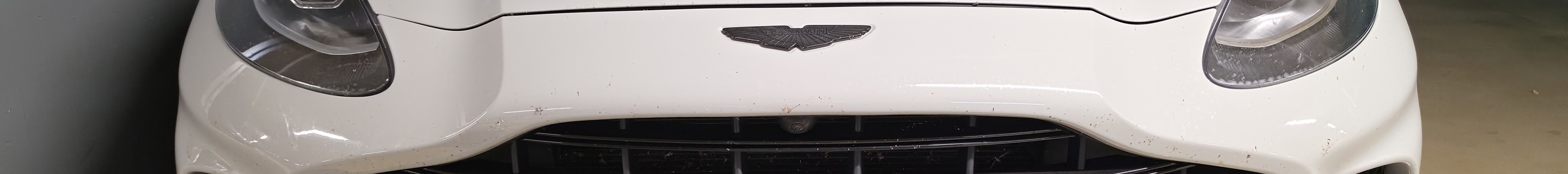 Aston Martin DBX707