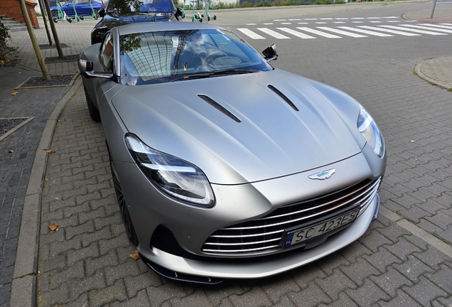 Aston Martin DB12