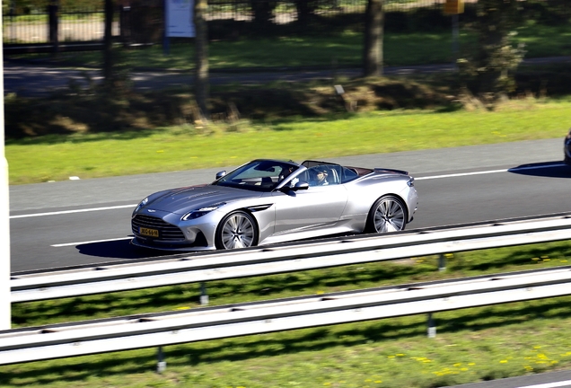 Aston Martin DB12 Volante