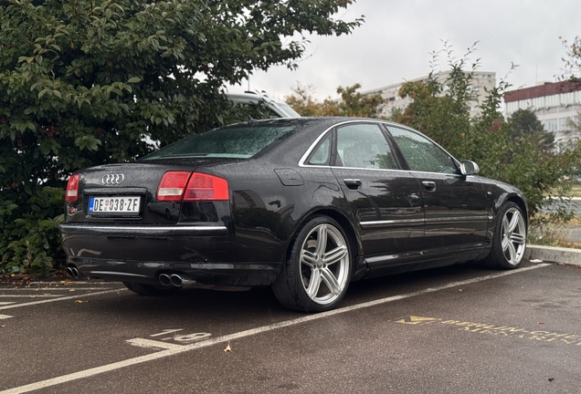 Audi S8 D3