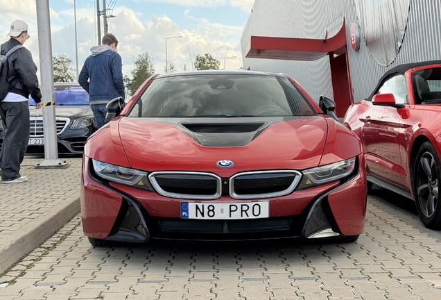 BMW i8 Protonic Red Edition