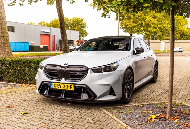 BMW M5 G90