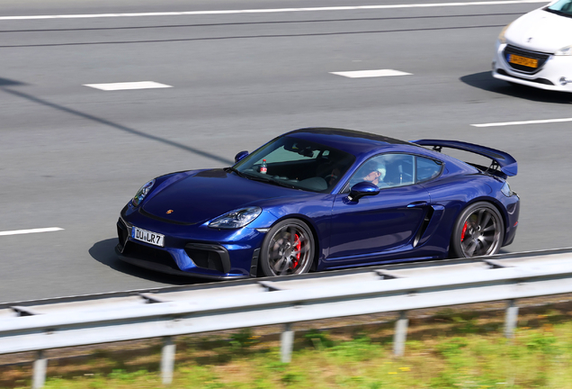 Porsche 718 Cayman GT4