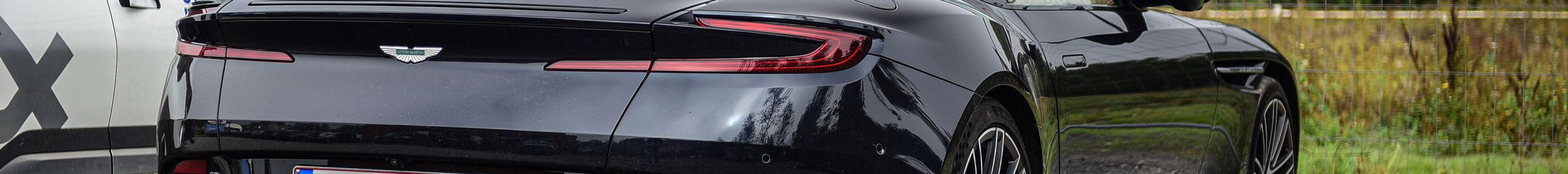 Aston Martin DB12
