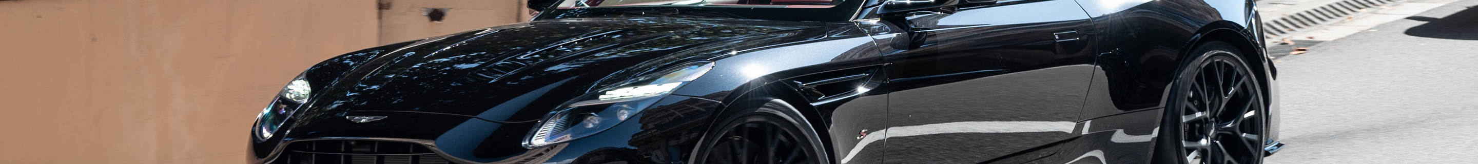 Aston Martin DB12 S
