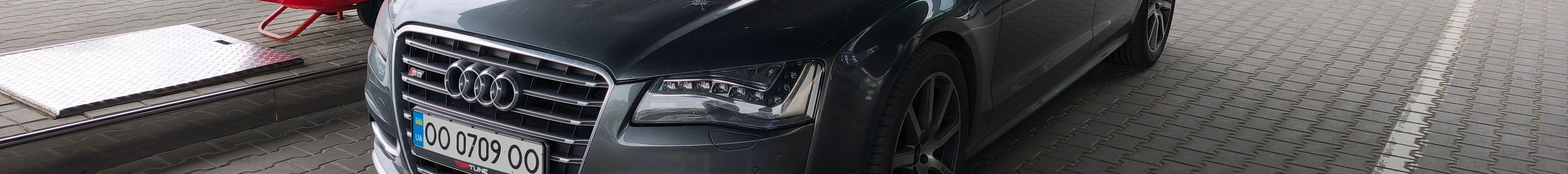 Audi S8 D4