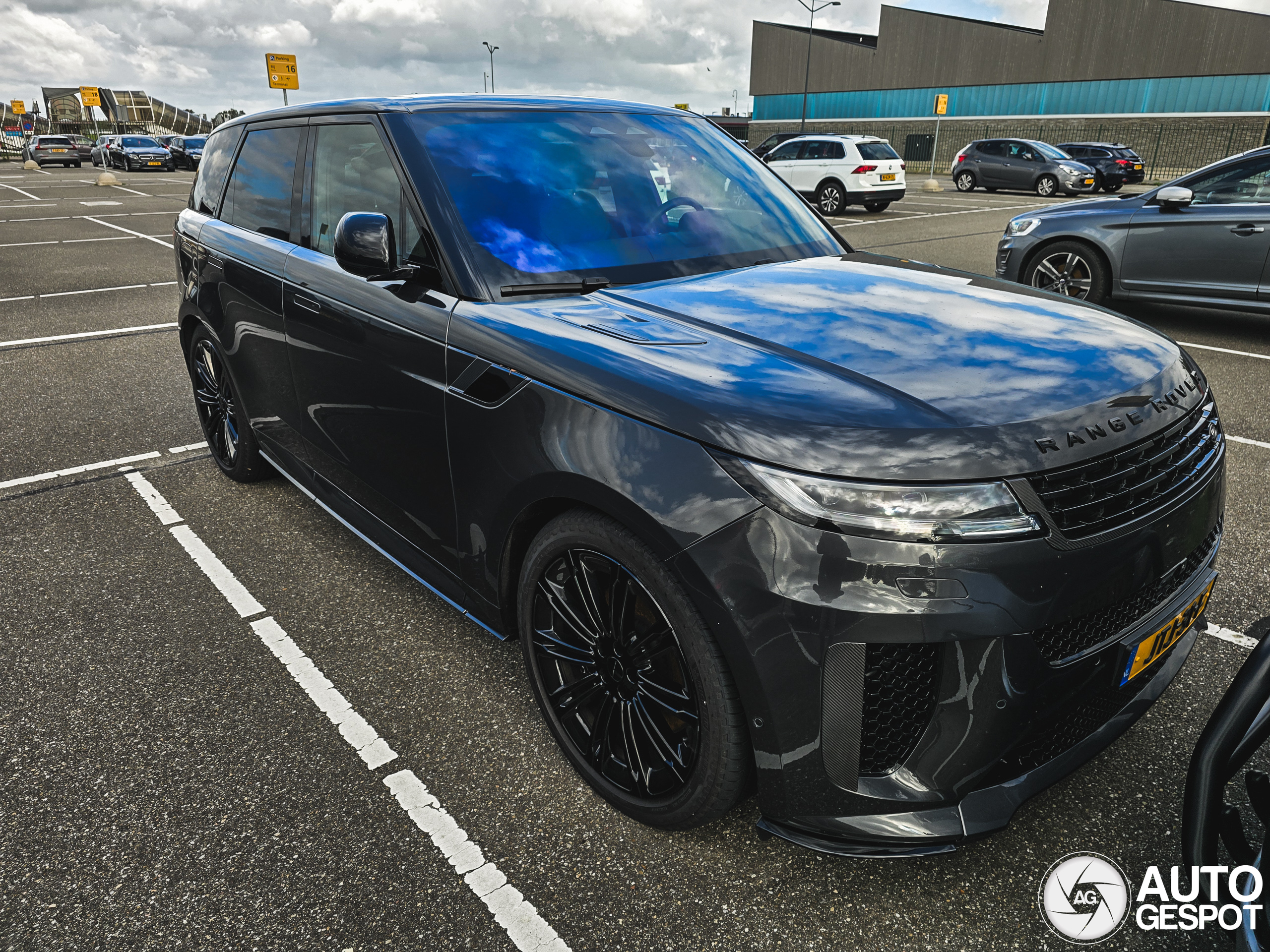 Range Rover Sport SV 2024 - 12 October 2026 - Autogespot