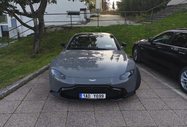 Aston Martin V8 Vantage 2018