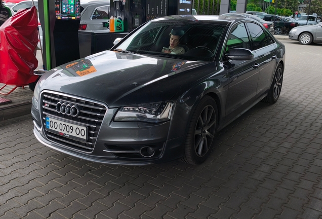 Audi S8 D4