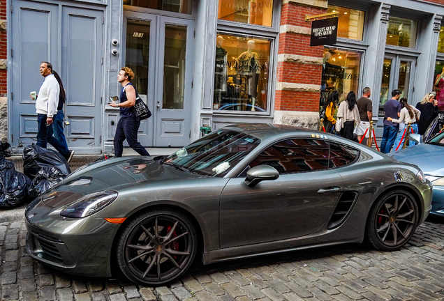 Porsche 718 Cayman S