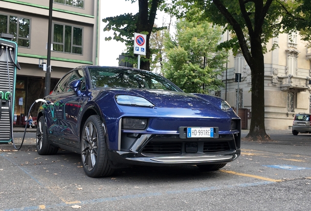 Porsche Macan EV Turbo