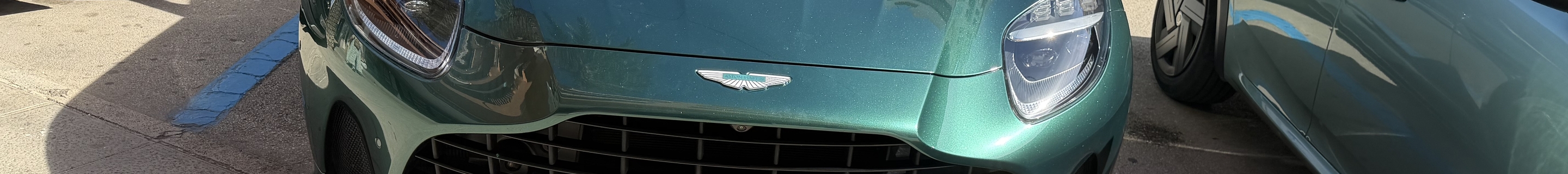 Aston Martin DB12