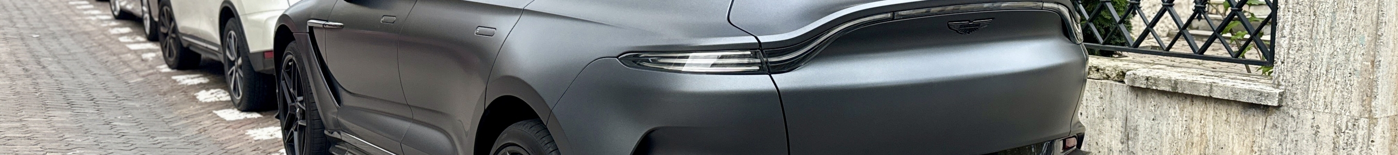 Aston Martin DBX S
