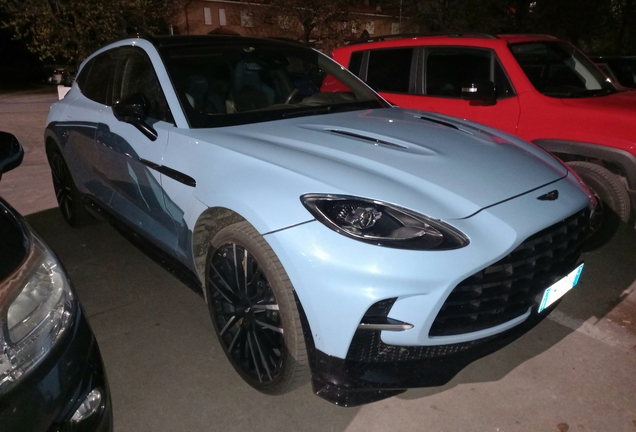 Aston Martin DBX707