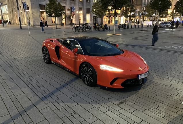 McLaren GT
