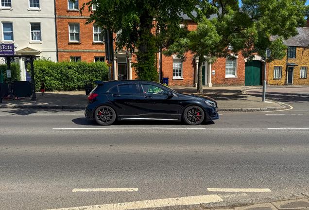Mercedes-AMG A 45 W176 2015