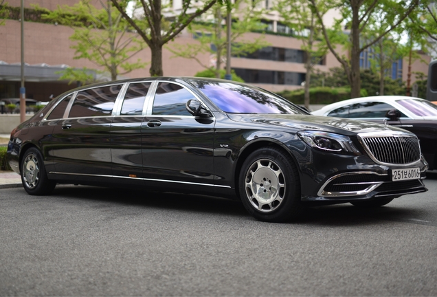 Mercedes-Maybach S 650 Pullman VV222