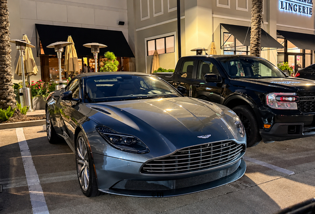 Aston Martin DB11 V8 Volante